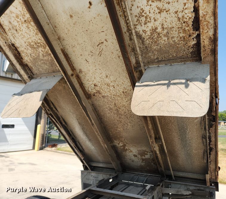 image for item LX9722 2004 Ford F450 Super Duty XL  dump truck