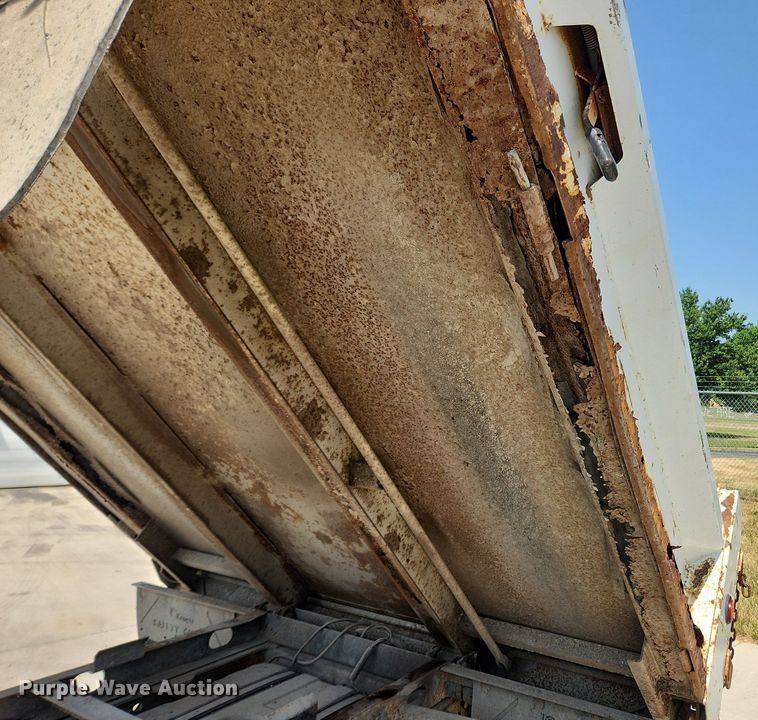 image for item LX9722 2004 Ford F450 Super Duty XL  dump truck