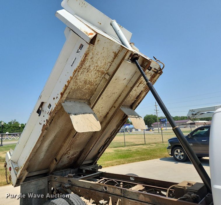 image for item LX9722 2004 Ford F450 Super Duty XL  dump truck