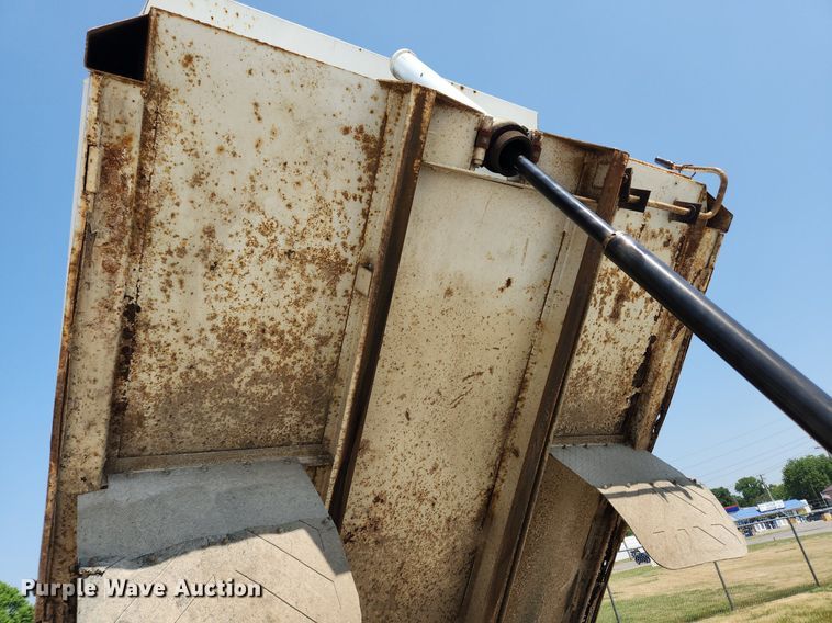 image for item LX9722 2004 Ford F450 Super Duty XL  dump truck