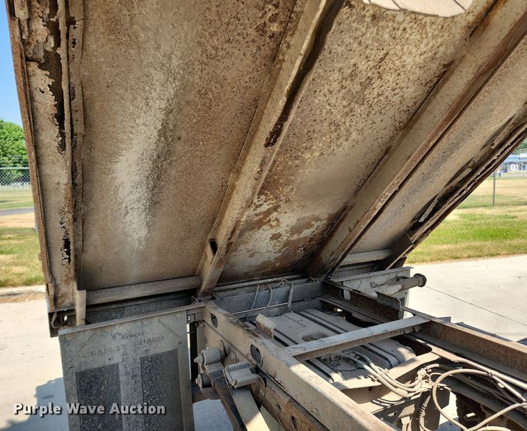 image for item LX9722 2004 Ford F450 Super Duty XL  dump truck