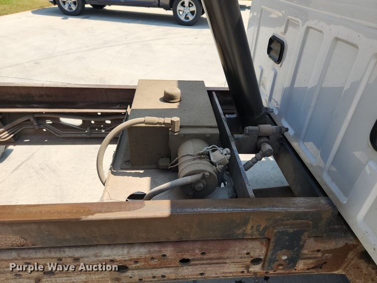 image for item LX9722 2004 Ford F450 Super Duty XL  dump truck