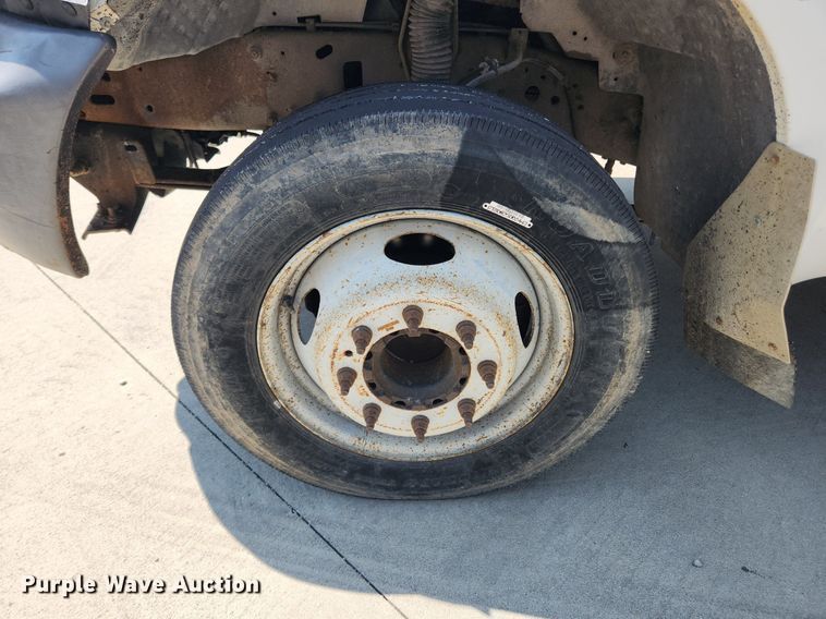 image for item LX9722 2004 Ford F450 Super Duty XL  dump truck