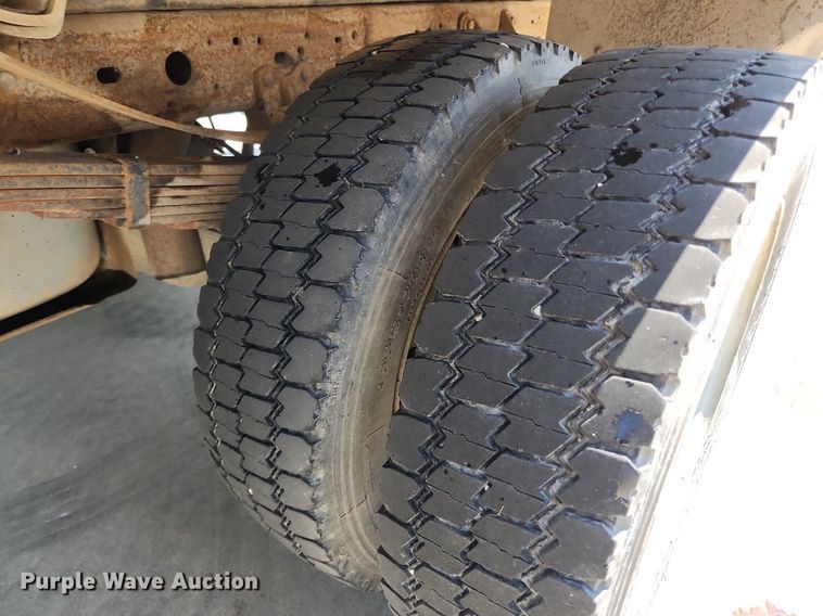 image for item LX9722 2004 Ford F450 Super Duty XL  dump truck