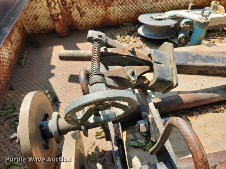 image for item LX9723 1998 LA Woods TR UMPR1 12  pole trailer