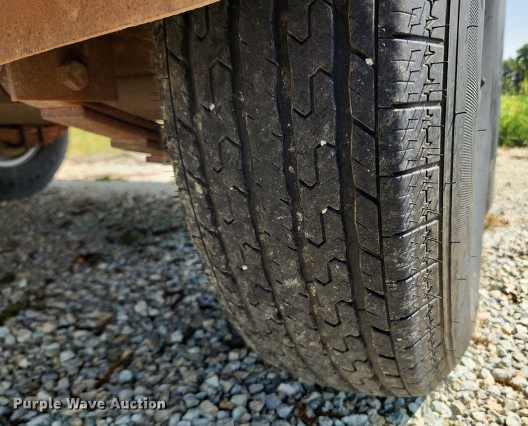 image for item LX9723 1998 LA Woods TR UMPR1 12  pole trailer