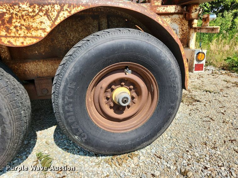 image for item LX9723 1998 LA Woods TR UMPR1 12  pole trailer