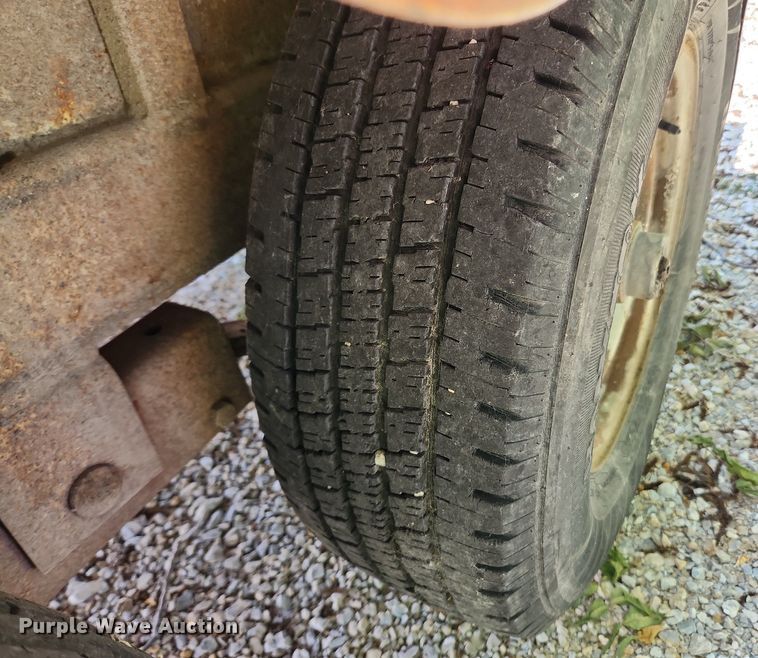 image for item LX9723 1998 LA Woods TR UMPR1 12  pole trailer