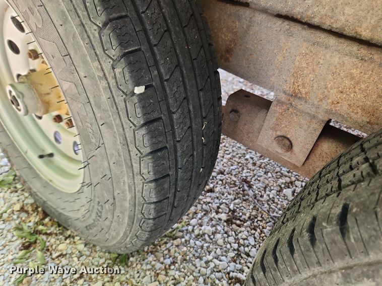 image for item LX9723 1998 LA Woods TR UMPR1 12  pole trailer