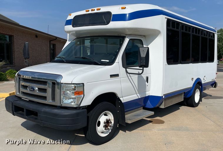 image for item LY9792 2012 Ford E450 Super Duty  shuttle bus