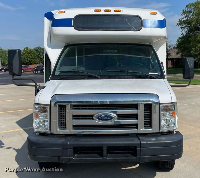 image for item LY9792 2012 Ford E450 Super Duty  shuttle bus