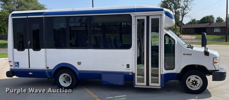 image for item LY9792 2012 Ford E450 Super Duty  shuttle bus