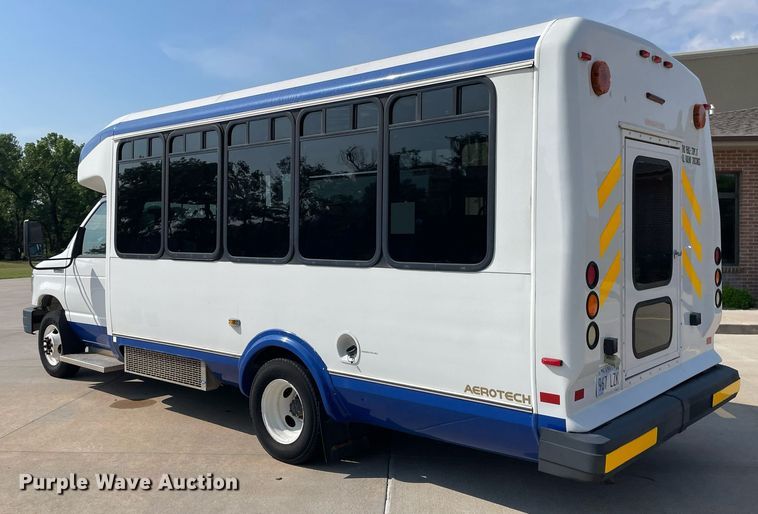 image for item LY9792 2012 Ford E450 Super Duty  shuttle bus