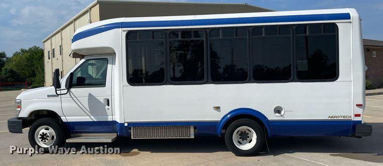 image for item LY9792 2012 Ford E450 Super Duty  shuttle bus
