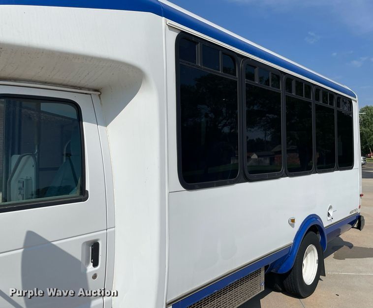 image for item LY9792 2012 Ford E450 Super Duty  shuttle bus