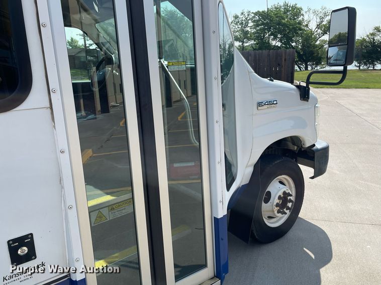 image for item LY9792 2012 Ford E450 Super Duty  shuttle bus