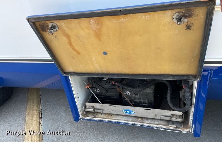 image for item LY9792 2012 Ford E450 Super Duty  shuttle bus