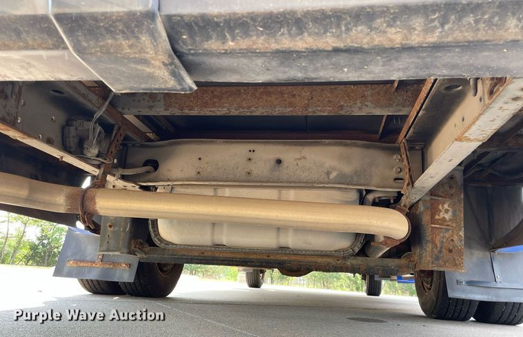 image for item LY9792 2012 Ford E450 Super Duty  shuttle bus