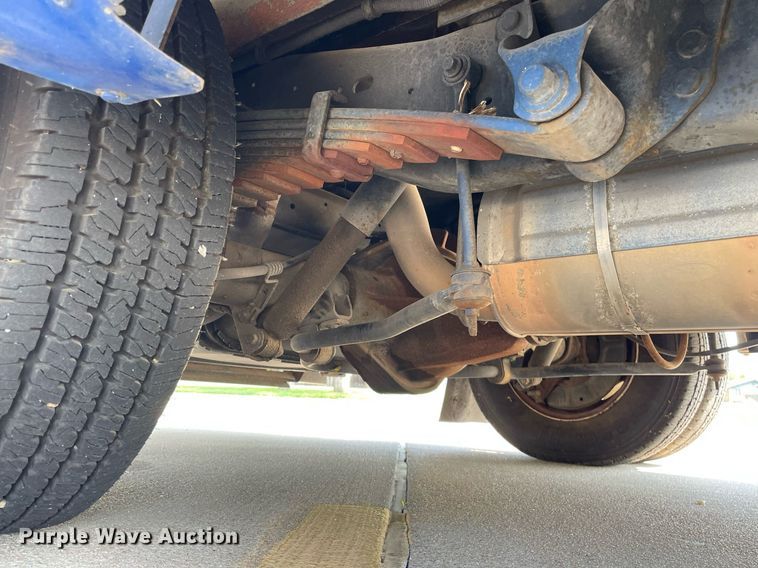 image for item LY9792 2012 Ford E450 Super Duty  shuttle bus