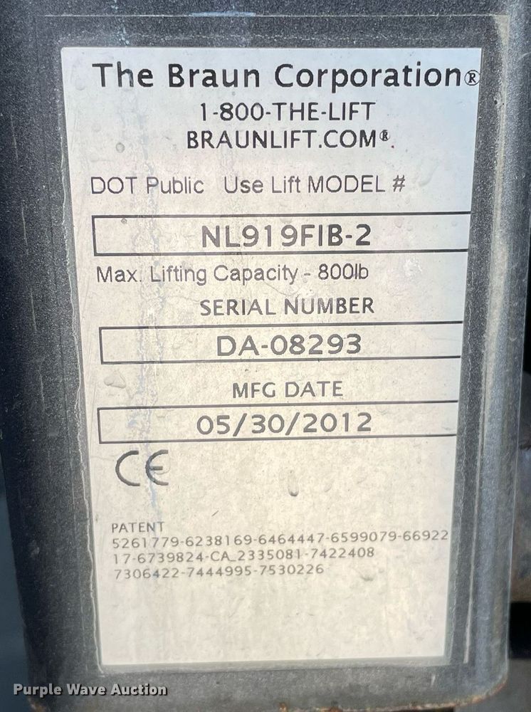 image for item LY9792 2012 Ford E450 Super Duty  shuttle bus