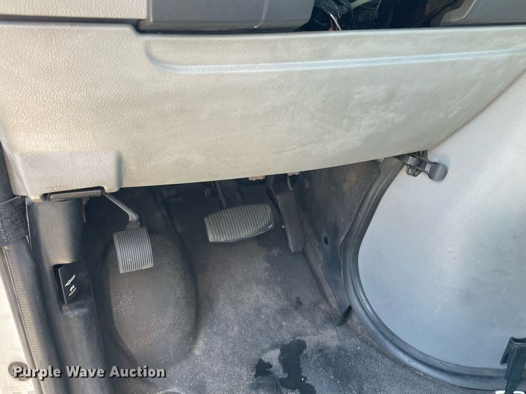 image for item LY9792 2012 Ford E450 Super Duty  shuttle bus