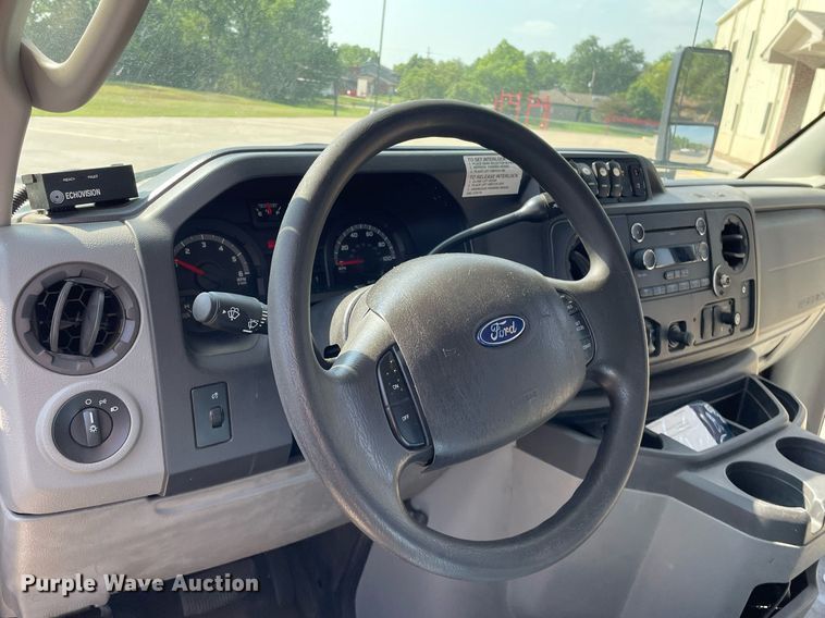 image for item LY9792 2012 Ford E450 Super Duty  shuttle bus