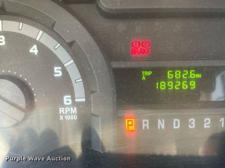 image for item LY9792 2012 Ford E450 Super Duty  shuttle bus