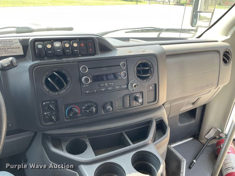 image for item LY9792 2012 Ford E450 Super Duty  shuttle bus