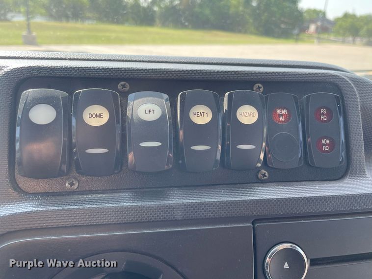 image for item LY9792 2012 Ford E450 Super Duty  shuttle bus