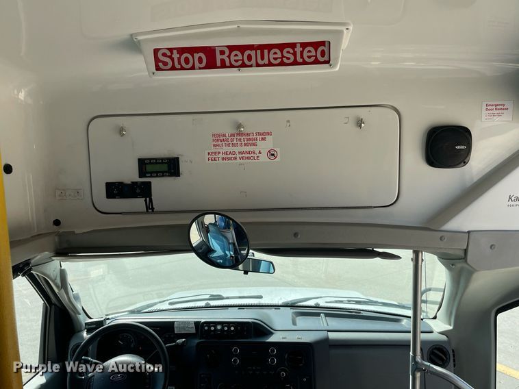 image for item LY9792 2012 Ford E450 Super Duty  shuttle bus