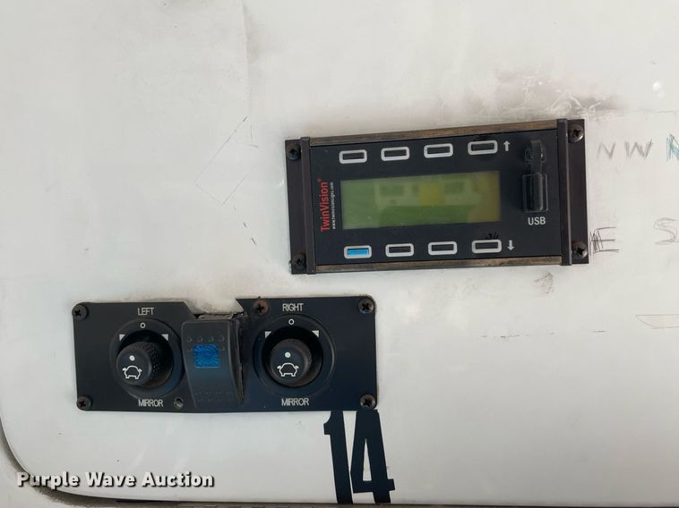 image for item LY9792 2012 Ford E450 Super Duty  shuttle bus