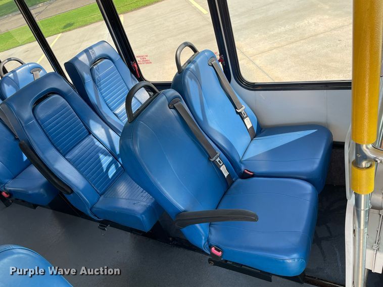 image for item LY9792 2012 Ford E450 Super Duty  shuttle bus