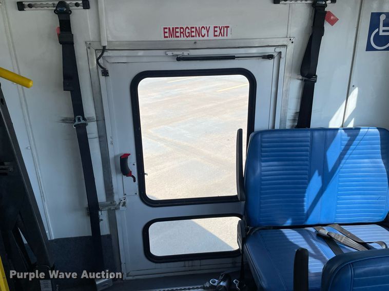 image for item LY9792 2012 Ford E450 Super Duty  shuttle bus