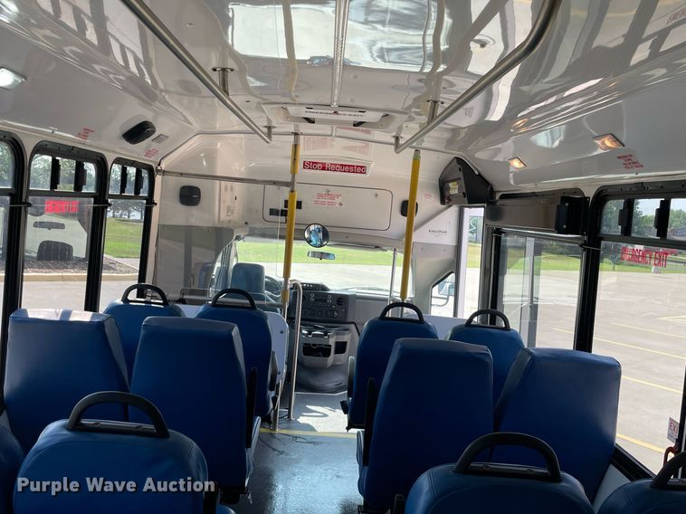 image for item LY9792 2012 Ford E450 Super Duty  shuttle bus