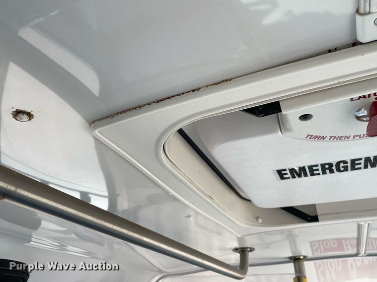 image for item LY9792 2012 Ford E450 Super Duty  shuttle bus