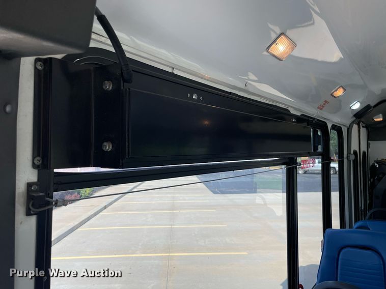 image for item LY9792 2012 Ford E450 Super Duty  shuttle bus