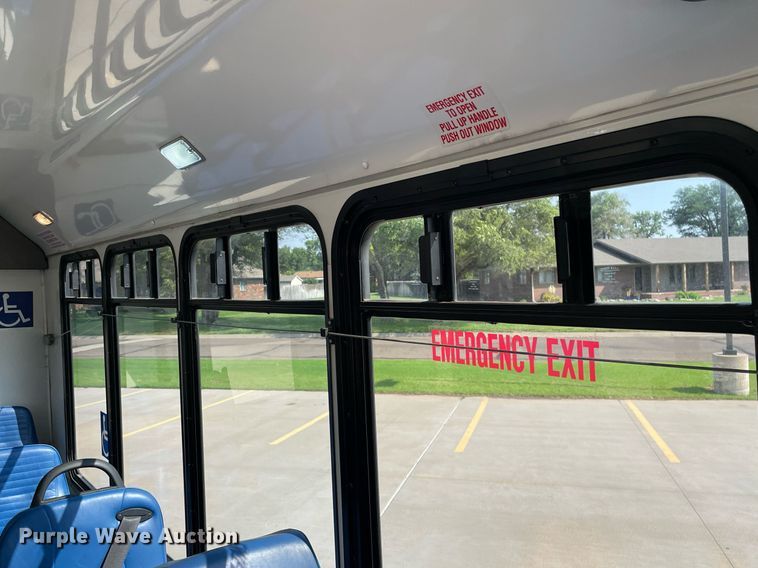 image for item LY9792 2012 Ford E450 Super Duty  shuttle bus