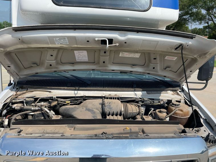 image for item LY9792 2012 Ford E450 Super Duty  shuttle bus