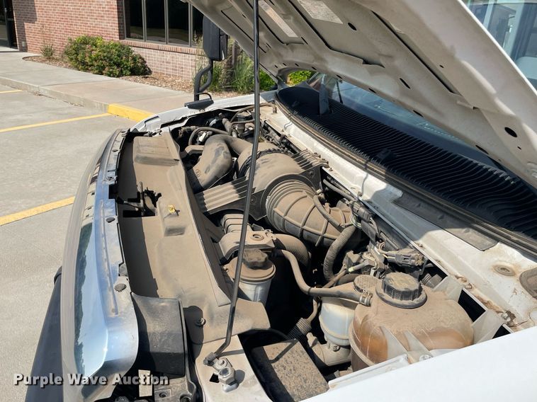 image for item LY9792 2012 Ford E450 Super Duty  shuttle bus