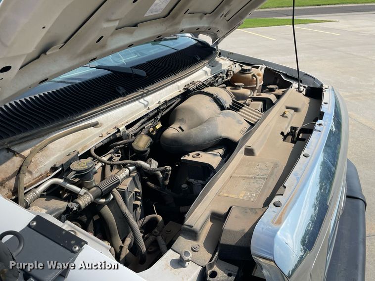 image for item LY9792 2012 Ford E450 Super Duty  shuttle bus