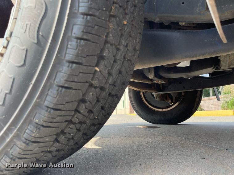 image for item LY9792 2012 Ford E450 Super Duty  shuttle bus