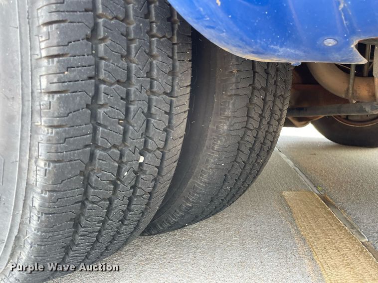 image for item LY9792 2012 Ford E450 Super Duty  shuttle bus