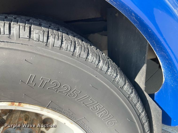 image for item LY9792 2012 Ford E450 Super Duty  shuttle bus