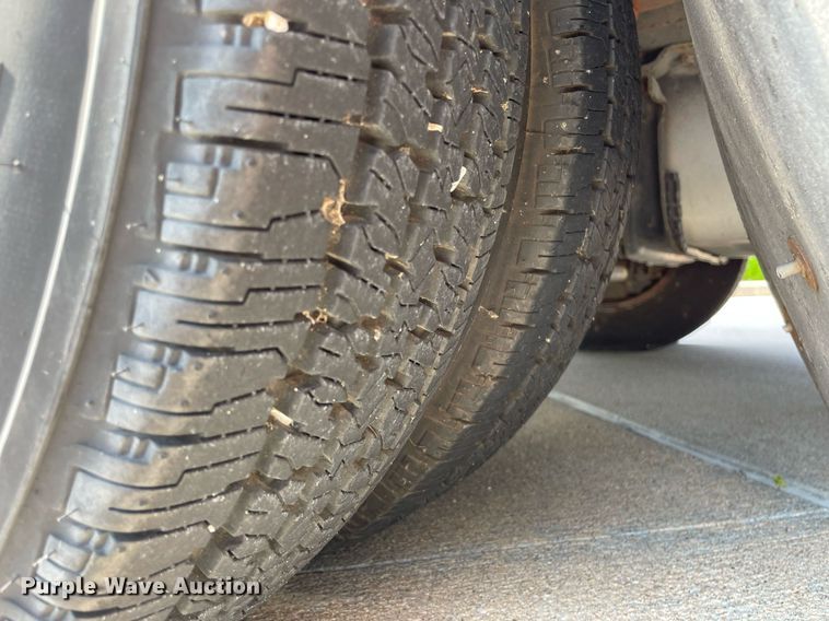 image for item LY9792 2012 Ford E450 Super Duty  shuttle bus