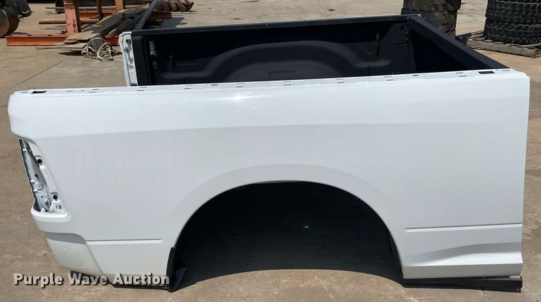 image for item ME9821 Pickup truck bed