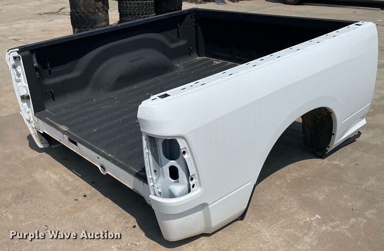 image for item ME9821 Pickup truck bed