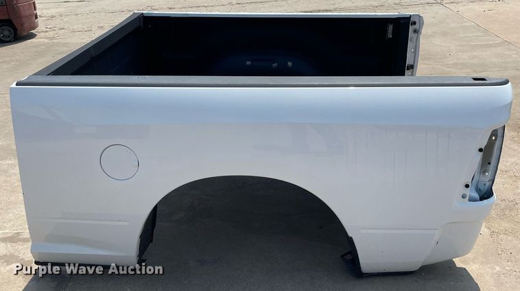image for item ME9821 Pickup truck bed