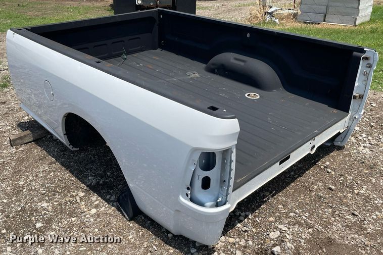 image for item ME9836 Pickup truck bed