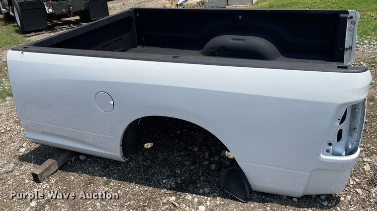 image for item ME9836 Pickup truck bed