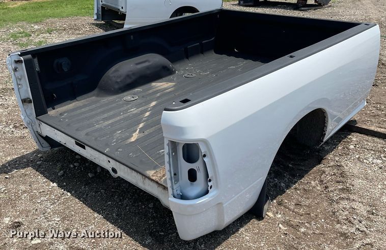 image for item ME9837 Pickup truck bed